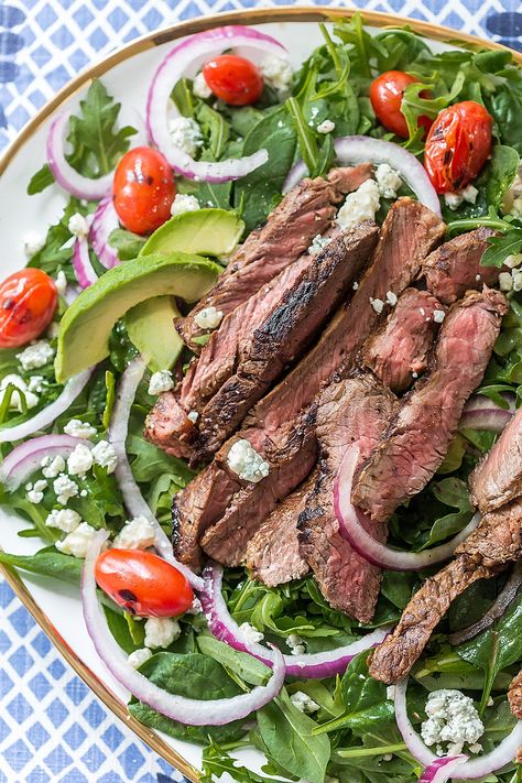 The BEST Black and Bleu Salad! I make this weekly for my husband! #salad #healthy Black And Blue Salad, Black And Blue Steak, Blue Steak, Steak Salad Recipe, Blue Salad, Steak Salad, Fruit Salad Recipes, Dinner Food, Spinach Salad