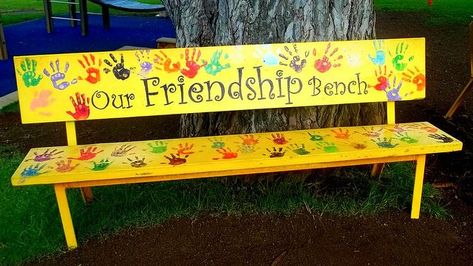 Friendship bench is a special place in the school playground where children spend their time taking to their buddies. Friendship Bench, Daycare Playground, Buddy Bench, Preschool Playground, Sensory Garden, School Playground, Children's Garden, Natural Playground, Outdoor Classroom