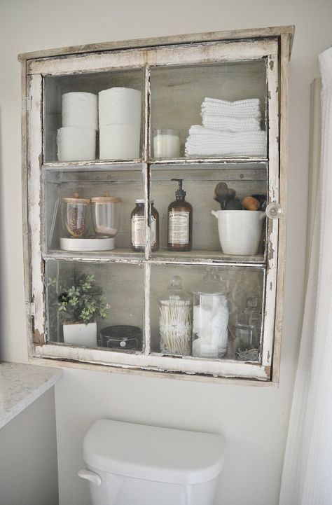 Joanna Gaines Home Decor, Diy Bathroom Storage Ideas, Old Window Projects, Decor Inspiration Diy, Bathroom Cabinets Diy, Bathroom Towel Storage, Primitive Bathrooms, Diy Bathroom Storage, Window Projects