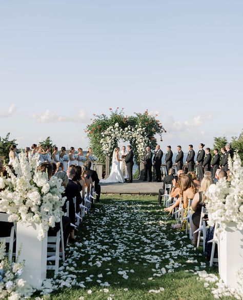 From oceanfront ceremonies to modern ballrooms and historic libraries, Rhode Island weddings hold a special place in our hearts. This week and next, we’ll be sharing our love for the Ocean State and introducing you to our Rhode Island planner.⁠ ⁠ Ready to plan a Rhode Island wedding that’s totally reflective of your personal style and preferences? We’d love to chat. 💬⁠ ⁠ Planning: @jeankarla_mavinhouse @sarah_mavinhouse⁠ Photography: @lauraklacikphotography @brookenashphoto @henryandmac @move... Castle Hill Inn Wedding, Sareh Nouri Bridal, Castle Hill Inn, Newport Rhode Island Wedding, Wedding Castle, Newport Wedding, Classic Coastal, Rhode Island Wedding, Castle Hill