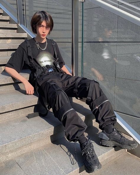 Cyberpunk Outfit Summer, Modern Male Outfits, Dark Outfits Men, Techwear Men, Cyberpunk Outfit, Techwear Fashion, Dark Outfits, Punk Outfits, Swaggy Outfits