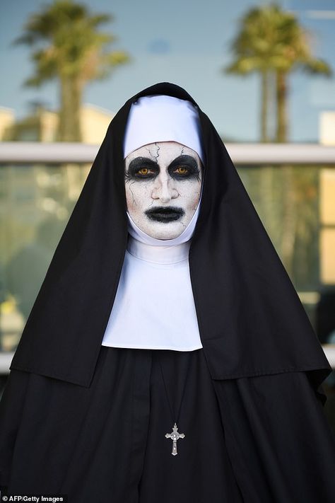 Helovyno Makiazas, Valak Makeup, The Nun Makeup, Nun Makeup Halloween Scary, Nun Makeup Halloween, Scary Nun Makeup, Nun Halloween, Cute Halloween Makeup, Creepy Halloween Makeup