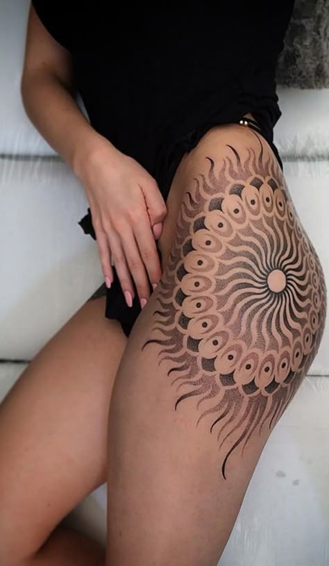 Henna Thigh Tattoo, Mandala Hip Tattoo, Thigh Henna, Dotwork Tattoo Mandala, Upper Thigh Tattoos, Hip Tattoo Designs, Side Thigh Tattoos, Tattoo Hip, Thigh Tat