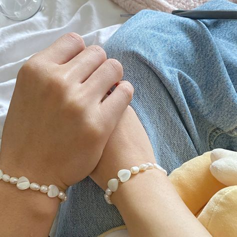 Cute Boyfriend Bracelets, Handmade Jewelry For Boyfriend, Coquette Date Ideas, Boyfriend Bracelet Diy, Couple Bracelet Ideas, Couples Bracelets Diy, Couple Bracelets Aesthetic, Coquette Couple, Valentines Day Boyfriend