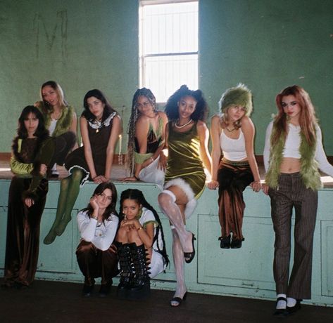 Y2k Friend Group, Diverse Friend Group Aesthetic, Alt Girls, Glam Outfit, Friend Group, Bestie Goals, Aesthetic People, Black High Waist, Friend Photoshoot