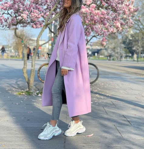 Lavender Coat Outfit Winter, Lavender Trench Coat Outfit, Lilac Coat Outfit Winter, Light Purple Coat Outfit, Lilac Winter Outfit, Lavender Purse Outfit, Violet Jacket Outfit, Pink And Lilac Outfit, Lilac And Pink Outfit