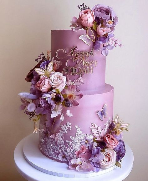 Fairytale Sweet 16 Cake, Purple Floral Wedding Cake, Purple Wedding Cake Ideas, Purple Cake Designs Birthday, Purple Quinceanera Ideas, Purple Floral Cake, Floral Cake Ideas, Debut Cake, Quince Cake