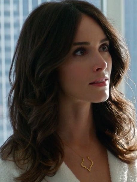 Suits, Scottie, Necklace, Hair Scotty Suits Hair, Scottie From Suits Hair, Scotty From Suits Hair, Scotty Suits Outfits, Scottie Suits Style, Abigail Spencer Hair Suits, Scottie Suits Hair, Scottie Suits Abigail Spencer, Suits Scottie