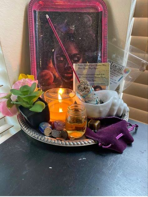 Small alter ideas to put anywhere in the home. Hoodoo Altar Setup, Discreet Altar Ideas, Small Alter Ideas, Small Altar Ideas Witch, Small Altar Ideas, Alter Ideas Spiritual, Hoodoo Altar, Witchcraft Alter, Small Alter