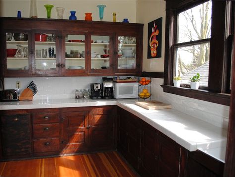 1912 Craftsman Kitchen by American Vintage Home, via Flickr Vintage House Interior, Craftsman Kitchens, 1920s Kitchen, Bungalow Kitchen, Craftsman Interior, Craftsman Kitchen, Craftsmen Homes, House Design Photos, House Interiors