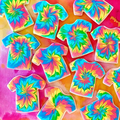 Tye Dye Desserts, Tie Dye Cookies Decorated, Tie Dye Cookies Royal Icing, Tie Dye Birthday Cookies, Tie Dye Desserts, Tie Dye Sugar Cookies, Tie Dye Food Ideas, Tye Dye Cake Ideas, Tie Dye Birthday Party Ideas Decorations