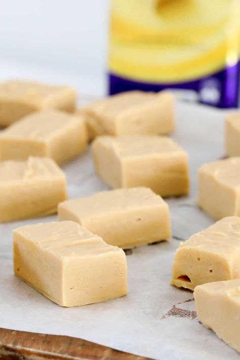 Smooth Caramilk chocolate and condensed milk combine to make the creamiest, dreamiest 2-ingredient fudge you’ve ever tried! Utterly rich and indulgent, it is made in the microwave in only 5 minutes and makes a perfect, bite-sized treat for gifting over the holidays. #caramilk #fudge #2ingredients #microwavefudge #caramel #foodiegift Slow Cooker Fudge, Coffee Fudge, 2 Ingredient Fudge, Scotland Food, Milk Chocolate Fudge, Baking Recipes For Kids, Microwave Fudge, White Chocolate Fudge, Oreo Fudge