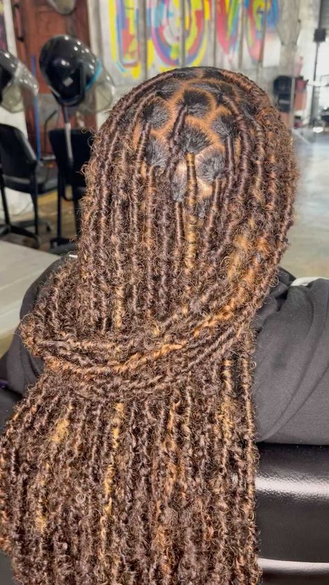 goldielocs.llc on Instagram: Island Gal Soft Locs Colors 4/27/30 “blended” Locs Colors, Faux Locs Colored, Colored Box Braids, Faux Loc, Feminine Hairstyles, Soft Locs, Girl Hair Colors, Short Locs Hairstyles, Quick Natural Hair Styles