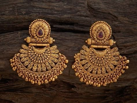 Old Model Ear Rings Gold, Gold Earrings Under 5 Grams Indian, Gold Bridal Earrings Indian, Jumkha Earrings Gold, Red Saree Blouse Design, Gold Jumkas Design, Gold Tops Earrings Indian, Gold Earrings Designs For Wedding, Chandbali Earrings Gold