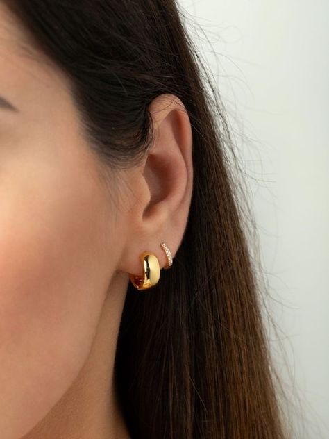 Thick Gold Hoop Earrings, Thick Gold Hoops, Earrings Outfit, Chunky Gold Hoop Earrings, Huggie Earrings Gold, Thick Hoop Earrings, Small Gold Hoops, Hoops Gold, Small Hoop Earrings