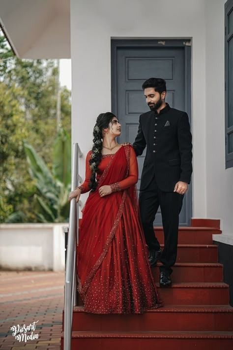 Indian Couple Reception Photoshoot, Reception Outfit For Couple Indian, Engegment Dresses Couple, Reception Groom Outfit Indian, Engagement Dress For Couple Indian, Indian Wedding Reception Outfit Couple, Couple Poses Saree, Couple Reception Outfit Indian, Saree Poses With Husband