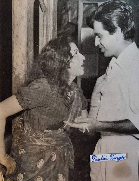 Dilip Kumar And Madhubala, Madhubala And Dilip Kumar, Dilip Kumar Aesthetic, Bollywood Classics, Madhubala Actress, Bollywood Romance, Romantic Images With Quotes, Bollywood Wallpaper, Bollywood Retro