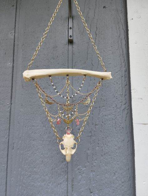 Bone Wall Hanging, Animal Bone Wind Chime, Witchy Diy Decor, Bone Decor, Animal Bone Art, Diy Antler, Animal Skull Decor, Oddities Decor, Deer Skull Art