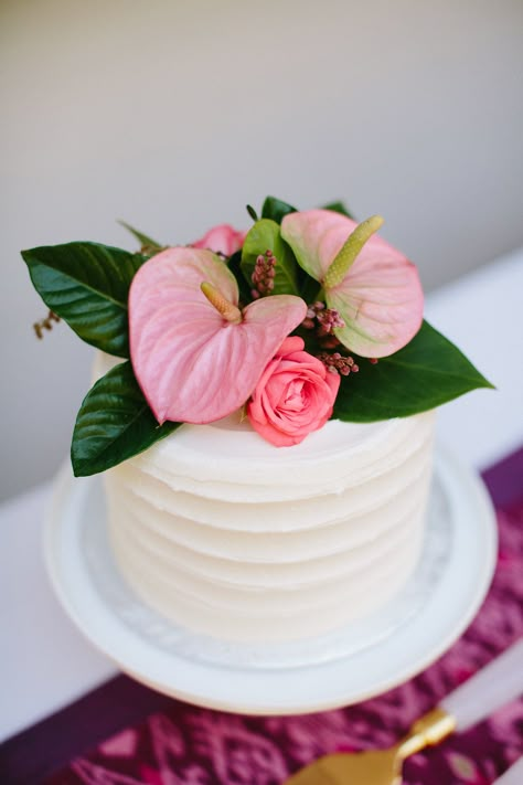 Tropical wedding cake flowers / Haute Blossoms Floral / Wild Whim Photography Tropical Flower Cake, Tropical Wedding Cake Ideas, Tropical Wedding Cakes, Simple Tropical Cake, Simple Tropical Wedding Cake, Tropical Wedding Cake Flowers, Tropical Cake Ideas, Small Hawaiian Wedding Cake, Tropical Cake