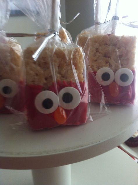 Elmo Rice Crispy Treats Elmo Rice Krispie Treats, Elmo Treats 1st Birthdays, Elmo Rice Crispy Treats, Elmo Party Treats, Elmo Birthday Treats, Elmo Birthday Party Treats, Elmo Themed Food, Sesame Street Rice Krispie Treats, Elmo Desserts