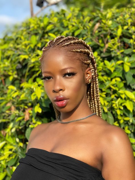 Braids With Brown, African Girls Hairstyles, Weaving Braids, Ghana Weaving, Blonde Braids, Beautiful Braids, African Girl, African Inspired, Instagram Tips