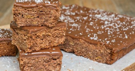 This Weet-Bix™ slice is a fantastic treat for all the family. Chocolate Weetbix Slice, Lemon Ricotta Cheesecake, Weetbix Slice, No Bake Slices, Nutella Fudge, Peppermint Cheesecake, Baked Custard, Chocolate Slice, Slices Recipes