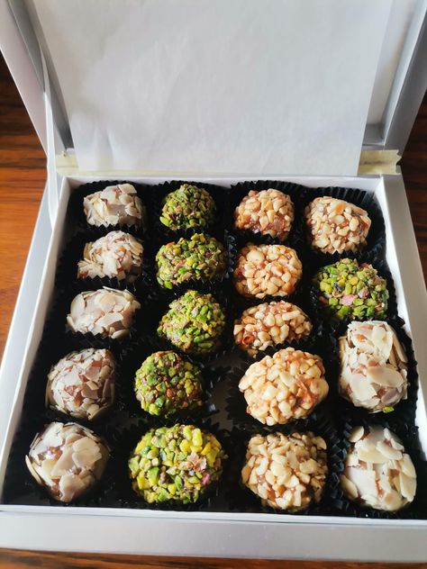 Handmade Date Balls coated with Almond, Pistachio ,Hazelnut  and Turkish delight with Pomegranate flavor and  pistachio  Vegan Energy Snacks ,Delicious gift box  The sweetest member of Turkish cuisine, the best gift to give, the best companion with coffee.... These healthy date balls are vegan, gluten free and easy go . No  bake energy balls are a great healthy snack for busy days! Looking for a naturally sweetened treat ,made with only two ingredients, dates and nuts are best choices These date balls are naturally sweet, without any refined sugar. Date balls are the perfect not-too-sweet bite for afternoon snack attacks. They're delightful with coffee and tea . Kids of any age love these raw energy bites and making it perfect for a snack or breakfast on the go! Enjoy