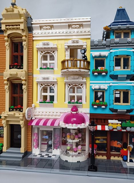 Lego Cupcakery | I had been planning to turn the Lego Friend… | Flickr Friends Apartment Building, Lego Room Ideas, Friends Apartment, Group Crafts, Lego Table, Lego Diy, Lego Modular, Lego Construction, Lego Room