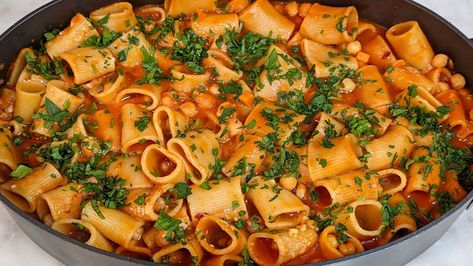 One-Skillet Pasta with Chickpeas (Ceci) | Rachael Ray | Recipe - Rachael Ray Show One Skillet Pasta, Pasta With Chickpeas, Web Core, Pan Pasta, Chicken Tray Bake, One Pan Pasta, Rachael Ray Recipes, Skillet Pasta, Quick Vegetarian Meals