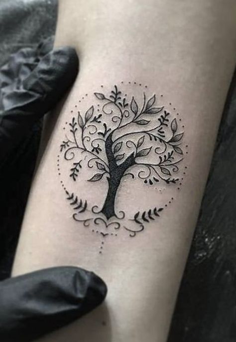 Celtic Tattoo For Women, Tree Tattoo Designs, Tasteful Tattoos, Inspiration Tattoos, Back Tattoo Women, Tattoo Life, Tattoos For Daughters, Family Tattoos, Elegant Tattoos