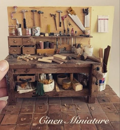 Miniature Workshop, Doll Workshop, Routing Wood, Miniature Garage, Diy Sharpie Crafts, Mini Instagram, Mini Workshop, Woodworking Studio, Room Box Miniatures