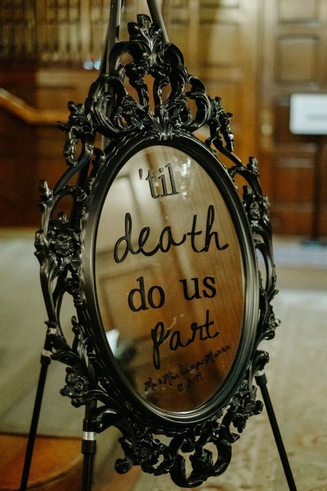 Wedding Nightmare, Halloween Wedding Reception, Horror Wedding, Haunted Wedding, Spooky Wedding, Entrance Mirror, Halloween Bridal Showers, Dark Romantic Wedding, Gothic Wedding Theme