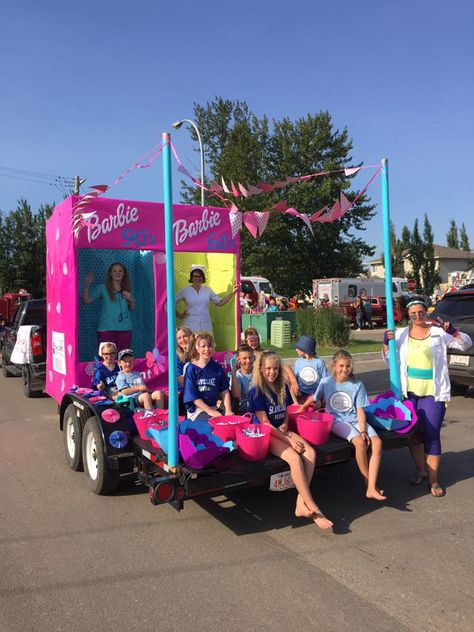 Cute Parade Float Ideas, Homecoming Floats Freshman, Pink Parade Float Ideas, Homecoming Spirit Week Parade Floats, Decade Float Ideas, 90s Theme Parade Float Ideas, 90s Float Parade, 90s Homecoming Float, Fun Parade Float Ideas