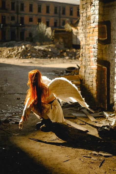 Angel Photography Wings, Angel Photoshoot, Angel Wings Photography, Angel Photography, Artsy Photography, Kodak Moment, Creative Drawing Prompts, Halloween Photoshoot, Outdoor Photoshoot