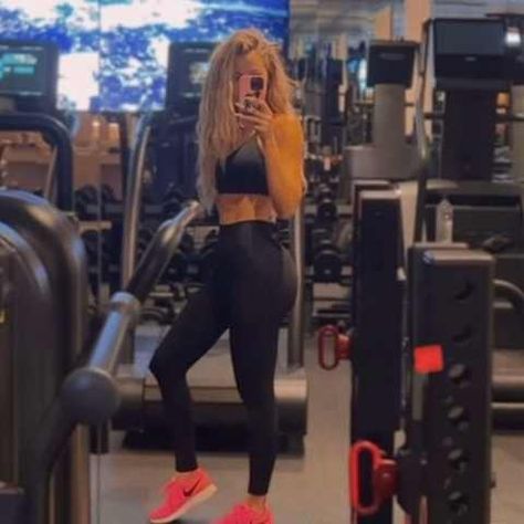 What is the Khloe Kardashian Workout & Diet? Khloe Kardashian Workout, Kardashian Workout, Khloe And Tristan, Tight Workout, Khloe Kardashian Show, Kardashian Show, Khloe K, Kylie Baby, Khloé Kardashian