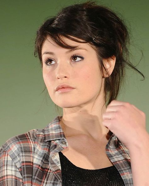 Gemma Arteton, Gemma Artenton, Prinz Charles, Elisabeth Ii, Gemma Arterton, English Actresses, Little Dogs, Beautiful People, Short Hair