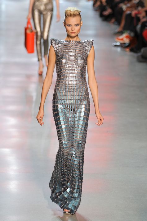 Futuristic Mermaid Futuristic Fashion Design, Futuristic Dress, Space Dress, Metal Dress, Space Fashion, Cyberpunk Fashion, Futuristic Fashion, Future Fashion, Metallic Dress