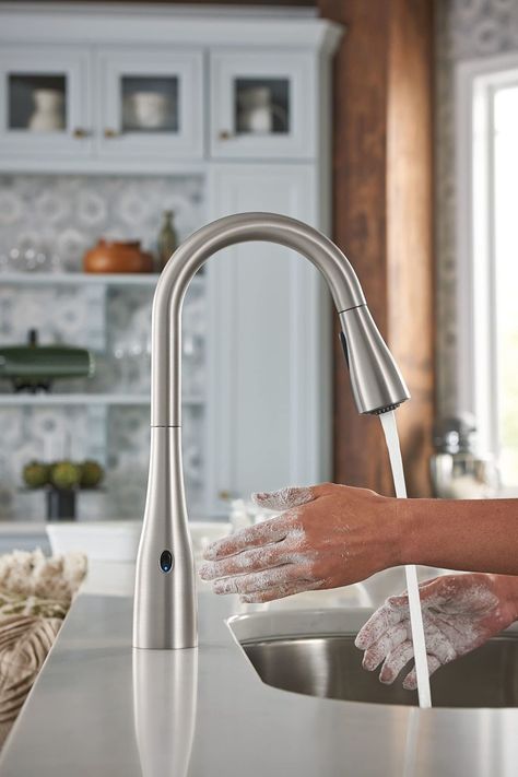 Moen 7594EWSRS Arbor Motionsense Wave Sensor Touchless One-Handle High Arc Pulldown Kitchen Faucet Featuring Reflex, Spot Resist Stainless, Touchless Kitchen Sink Faucets - Amazon Canada Smart Kitchen Ideas, Smart Kitchen Technology, Kitchen Faucet Ideas, Smart Home Automation Systems, Best Kitchen Faucets, Smart Faucet, Touchless Kitchen Faucet, Cabinetry Kitchen, Shower Tub Combination