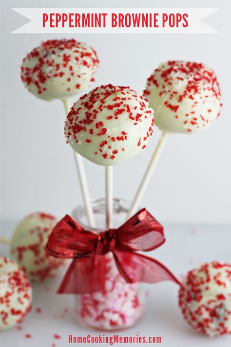 Peppermint Cake Pops, Desserts Cute, Brownie Cake Pops, Fancy Deserts, Peppermint Brownie, Cookie Ornaments, Peppermint Recipes, Brownie Pops, Easy Holiday Treats