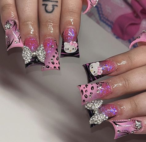 slutt4toosii Black And Pink Duck Nails, Duckbill Nails, Blk Nails, Cybercore Nails, Pink Duck Nails, Extra Nails, Nails Photography, Nail Piercing, Inspiration Nails