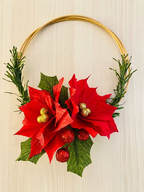 Crepe Paper Christmas Ornaments, Crepe Paper Poinsettia, Crepe Paper Wreath, Crepe Paper Christmas Decorations, Crepe Paper Christmas, Mistletoe Diy, Paper Poinsettia, Crepe Paper Flowers Diy, Xmas Decorations Diy