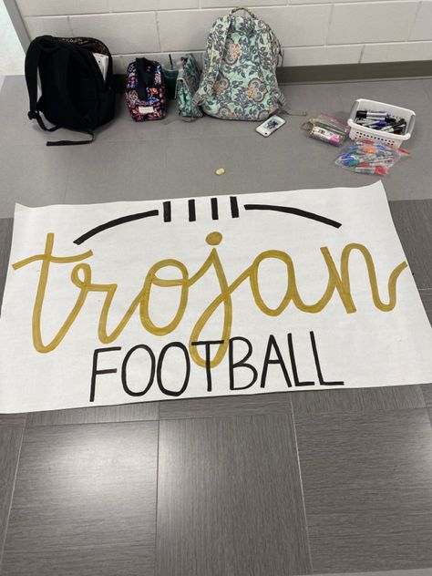 School Cheer Poster Ideas, Funny School Spirit Posters, Homecoming Poster Ideas School Spirit, Cheer Crowd Signs, Cheer Poster Ideas For Football, Homecoming Poster Ideas Football School Spirit, Field Signs For Football, Football Breakaway Banners, First Football Game Poster Ideas