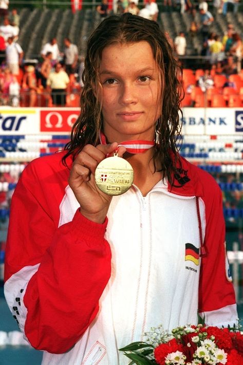 Franziska van Almsick (Germany) • 1995 European Championships (Vienna) #swimming Sport Player, European Championships, Sporty Girls, Action Poses, Sports Photography, Photos Of Women, Female Poses, Girls Life, Female Athletes