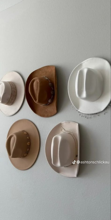 Cowgirl Hat Hanging On Wall, Cowgirl Hats On Wall, Costal Cowgirl Aesthetic Dorm Room, Coastal Cowboy Aesthetic Bedroom, Costal Cowgirl Home, Cowgirl Hat Wall, Costal Cowgirl Home Decor, Cowboy Hats On Wall, Costal Cowgirl Room Aesthetic