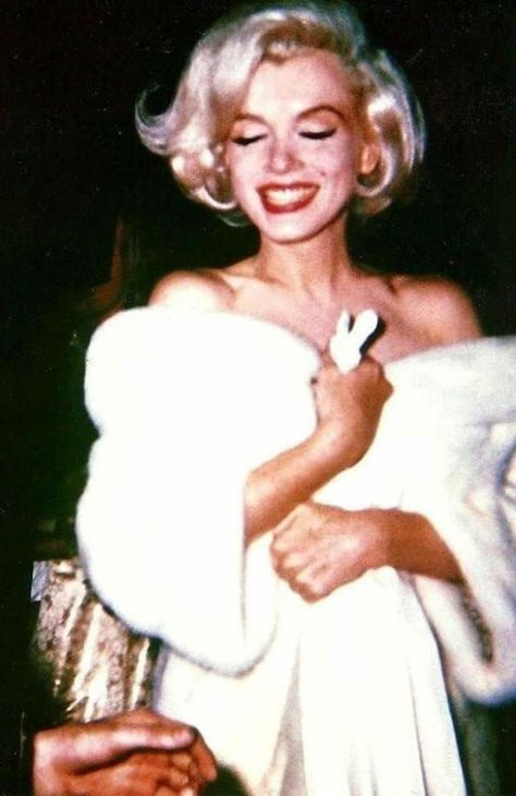 rare Marilyn Monroe color candid JFK birthday gala, May 19 1962 Birthday Gala, Marilyn Monroe, We Heart It, Lost, Birthday, Beauty