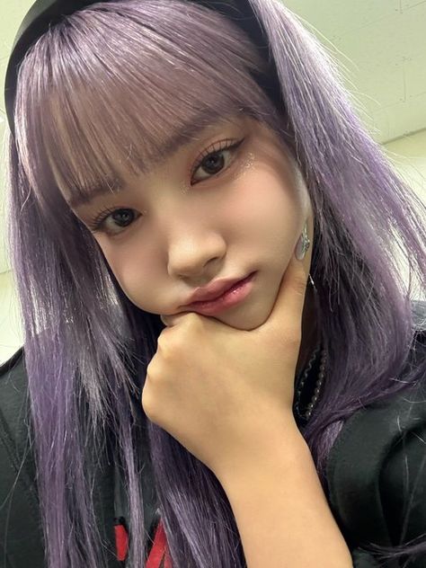 Hairstyles 00s, Hairstyle 1940, Girl With Purple Hair, Stayc Yoon, Hair Icon, Purple Girls, It's Going Down, Purple Hair, Girl Icons