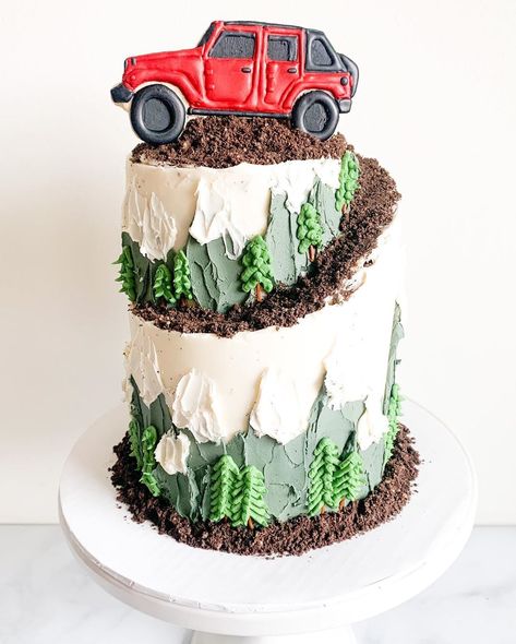 Juliette | The Little Italian on Instagram: “Jeep wave 👋🏼 . #jeepcake #jeepwrangler #campingcake #fathersdaycake #fathersdaygifts #fathersday #customcake #cakedecorating…” Side By Side Birthday Cake, Jeep First Birthday Party, Big Truck Cake, Jeep Party Ideas, Jeep Birthday Party, Off Road Cake, Thar Jeep Cake, Jeep Cake Ideas, Thar Jeep Theme Cake