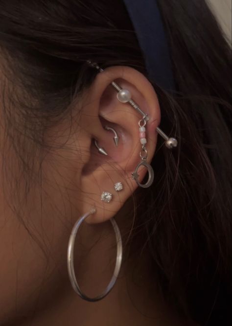 3 Lobe Piercings, Piercing Inspo, Industrial Piercing, Lobe Piercing, Body Jewelry Piercing, Daith Piercing, Piercing Tattoo, Dream Jewelry, Ear Tattoo