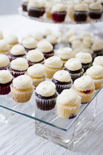 cute display Mini Cupcake Display, Wedding Cupcake Display, La Jolla Wedding, Chocolate Wedding, La Jolla California, Mini Cupcake, Floral Wedding Cakes, Romantic Wedding Cake, Cupcake Display