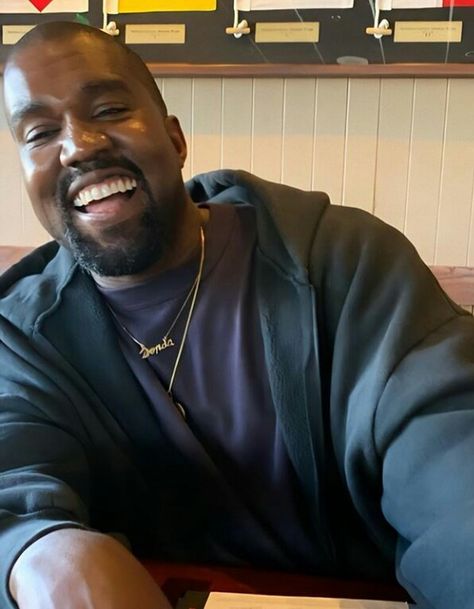 Kanye West Smiling, Kanye Memes, Funny Kanye, Kanye West Funny, Kanye West Wallpaper, Kanye West Outfits, Photoshop Pics, Happy Photos, Loud House